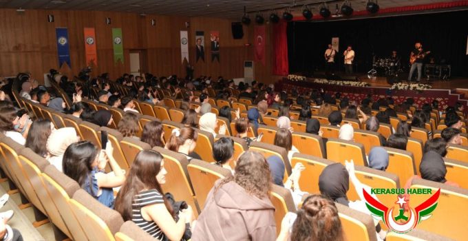 Üniversite Öğrencileri İçin Konser